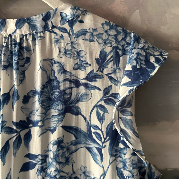 Cupcakes & Cashmere Blue and White Floral Blouse - Picture 2 of 5